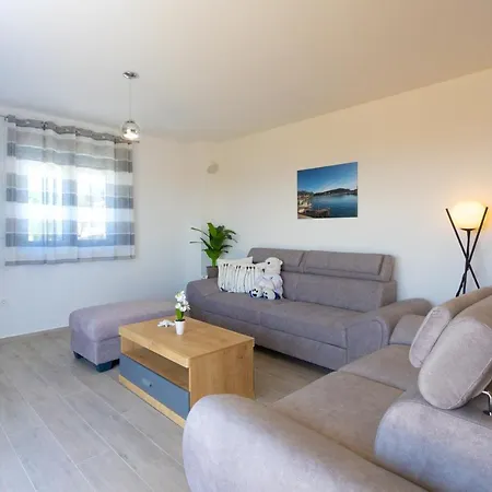 Jasa Deluxe Apartment