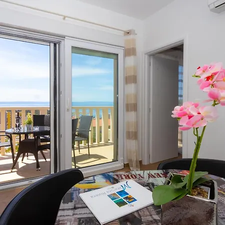 Jasa Deluxe Makarska