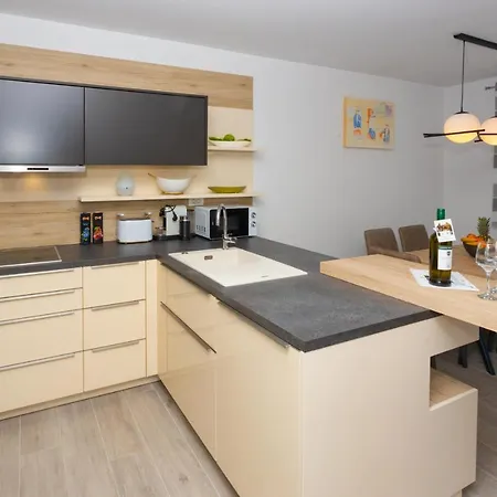 Jasa Deluxe Makarska