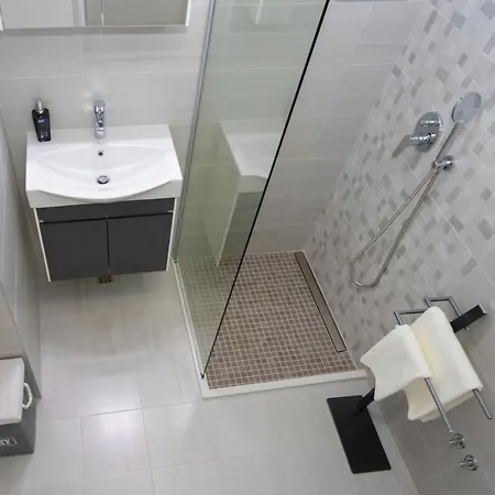 Jasa Deluxe Makarska