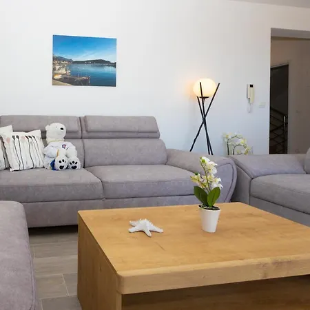 Jasa Deluxe Apartment