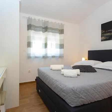 Jasa Deluxe Makarska