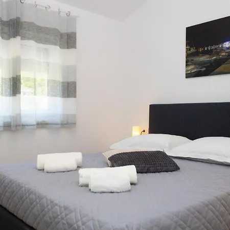 Jasa Deluxe * Makarska