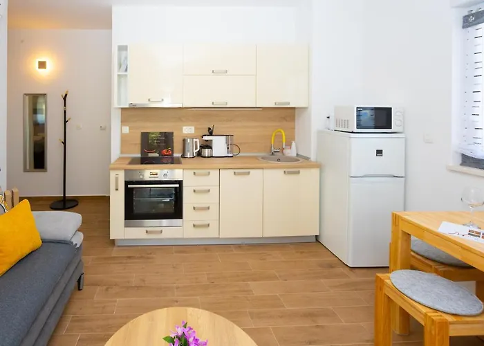 Jasa Deluxe Makarska