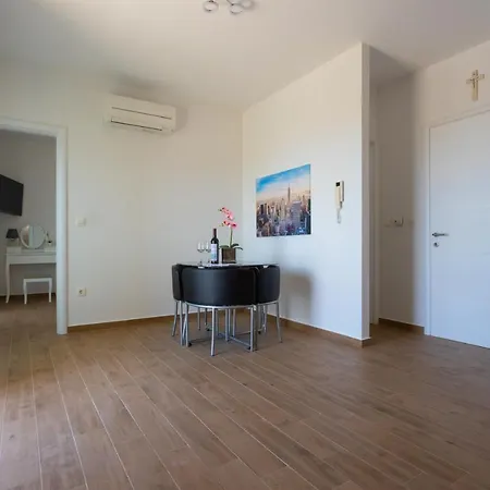 Jasa Deluxe Apartment